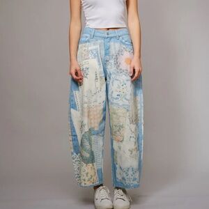 NWT BLUE B boutique Patch Print Barrel
Leg Jeans